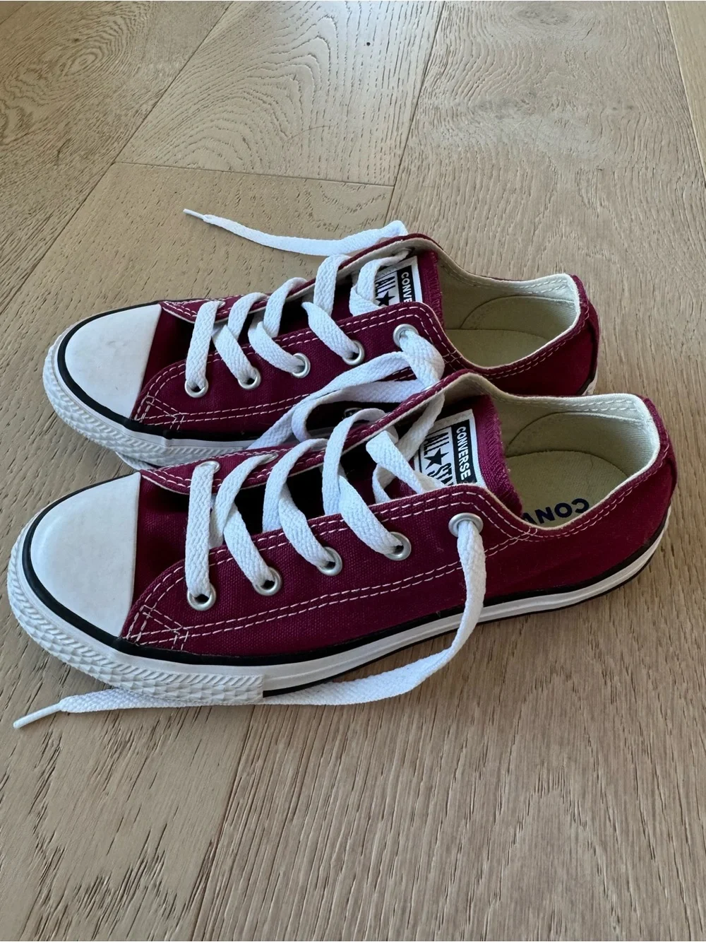 Converse Low Top Sneakers - Burgundy